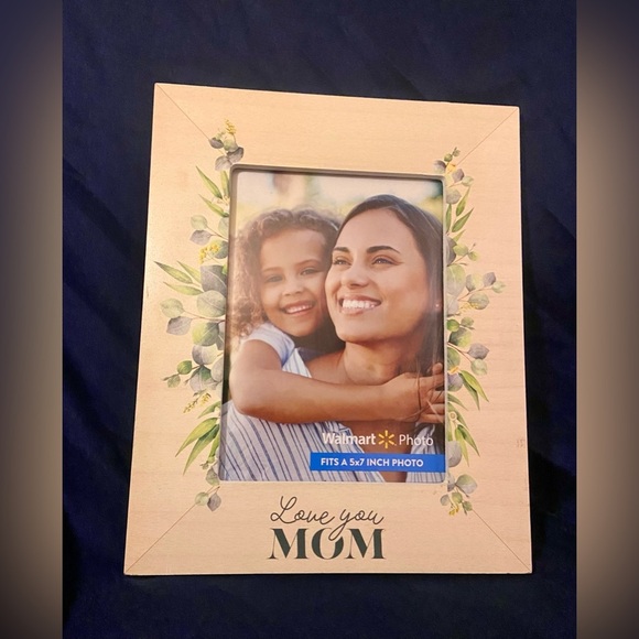 🌸 3/$15 NWT “Love you Mom” Floral accents picture frame - Picture 1 of 3